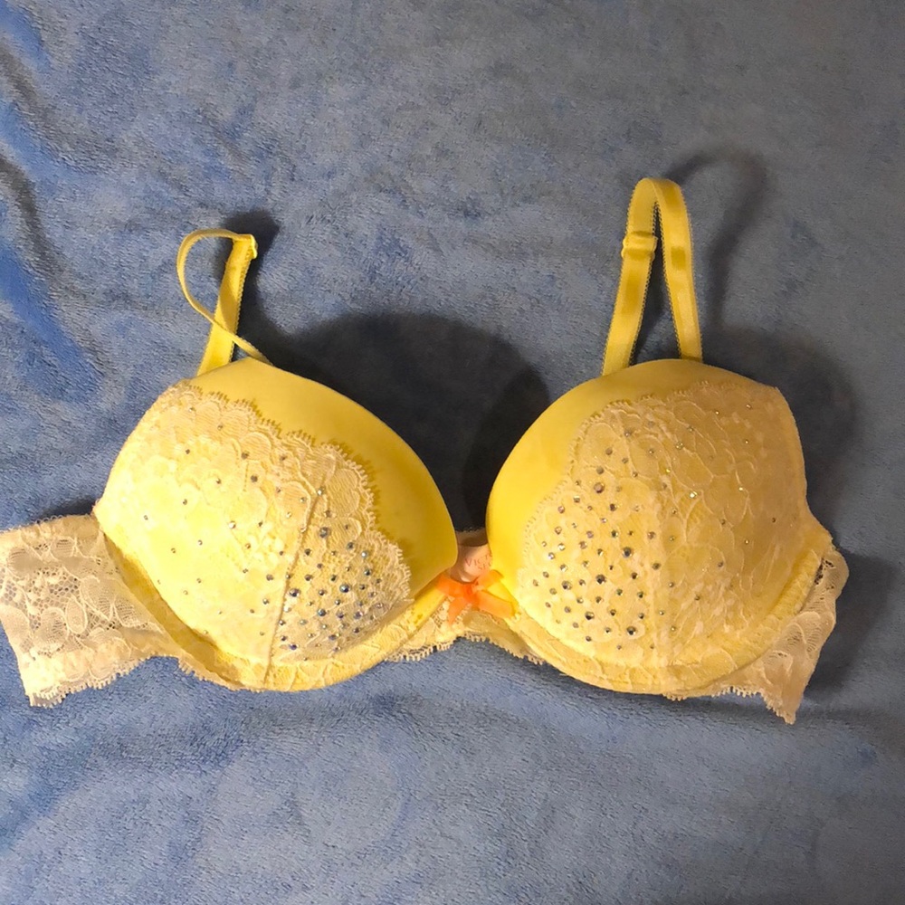 Victoria’s Secret bra 34B